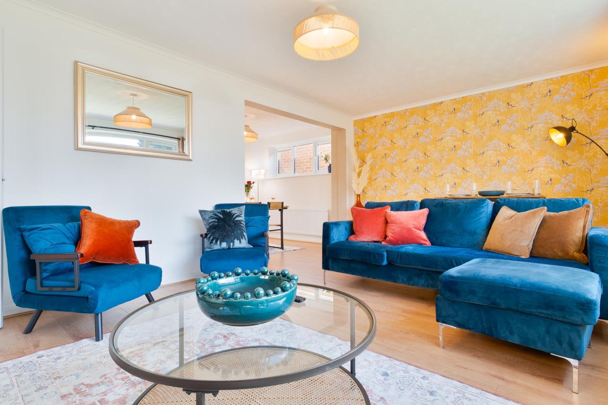 Stylish 4 Bedroom Spacious Retreat With Parking - Sleeps 10 - Families & Contractors Κάντεμπερι Εξωτερικό φωτογραφία