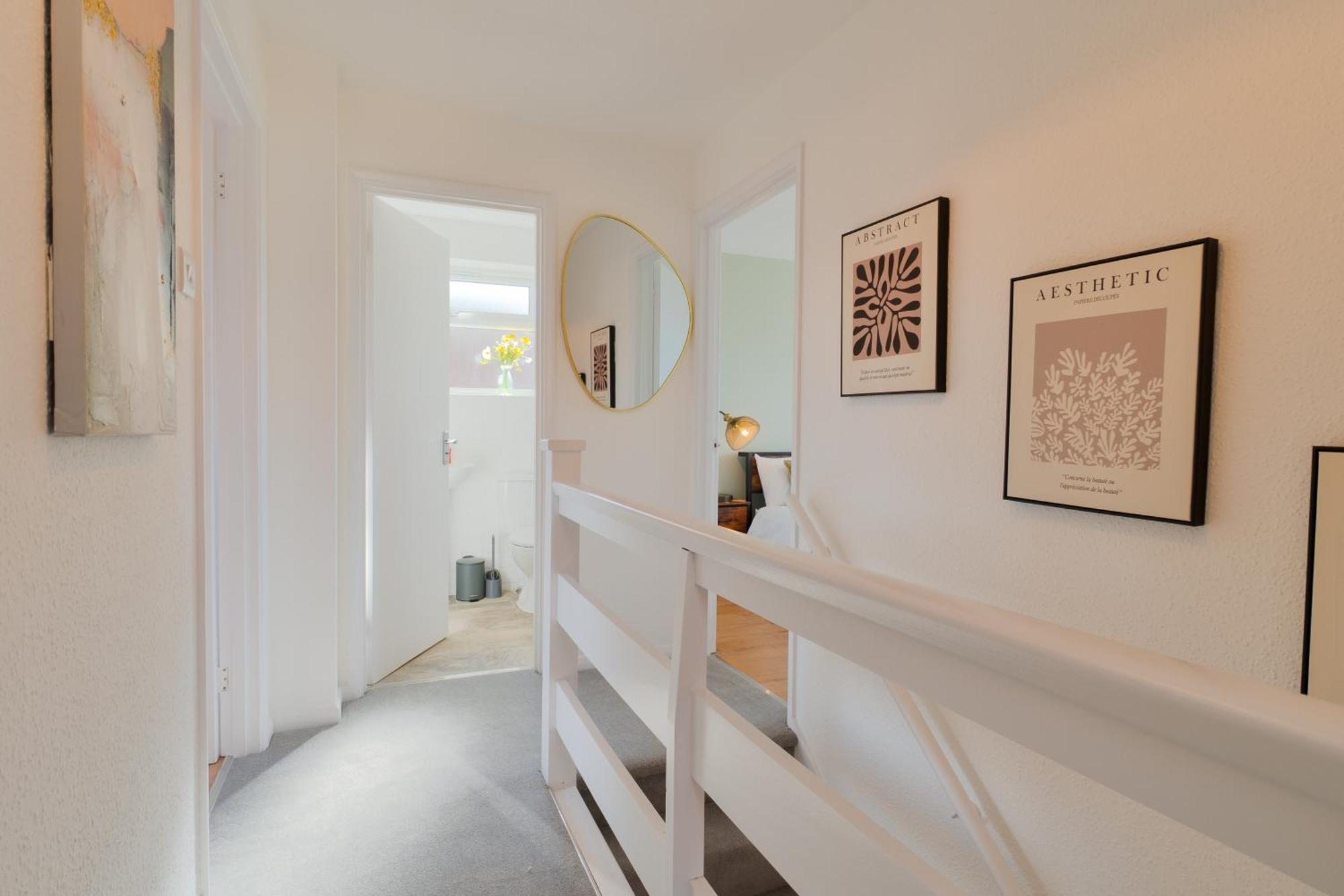 Stylish 4 Bedroom Spacious Retreat With Parking - Sleeps 10 - Families & Contractors Κάντεμπερι Εξωτερικό φωτογραφία