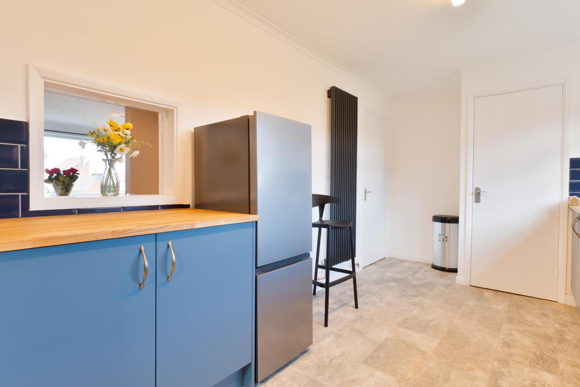 Stylish 4 Bedroom Spacious Retreat With Parking - Sleeps 10 - Families & Contractors Κάντεμπερι Εξωτερικό φωτογραφία